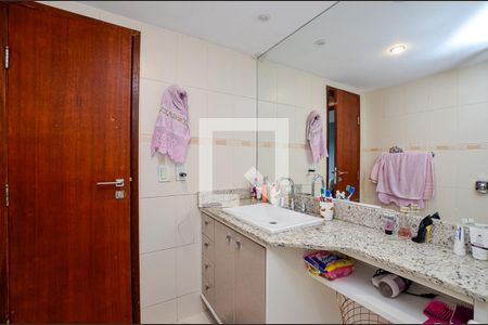 Casa à venda com 545m², 4 quartos e 2 vagasBanheiro 3