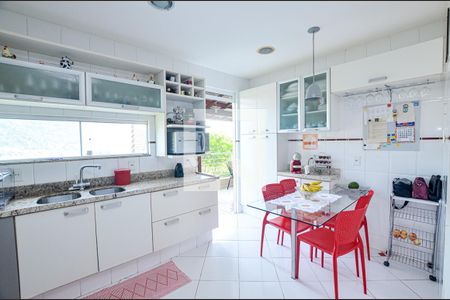 Casa à venda com 545m², 4 quartos e 2 vagasCozinha