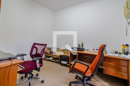 Casa à venda com 427m², 4 quartos e 4 vagasEscritório