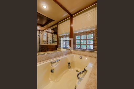 Casa à venda com 427m², 4 quartos e 4 vagasQuarto 1 - Suíte