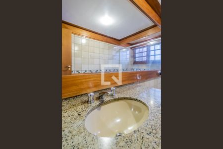 Casa à venda com 427m², 4 quartos e 4 vagasBanheiro