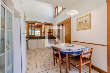 Casa à venda com 427m², 4 quartos e 4 vagasCozinha