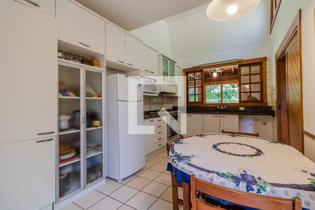 Casa à venda com 427m², 4 quartos e 4 vagasCozinha