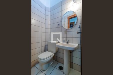 Casa à venda com 427m², 4 quartos e 4 vagasBanheiro de Serviço