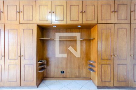 Casa à venda com 300m², 5 quartos e 3 vagasSuíte