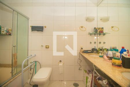 Casa à venda com 350m², 4 quartos e 4 vagasBanheiro da Suíte 1