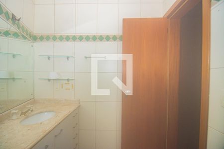 Casa à venda com 350m², 4 quartos e 4 vagasBanheiro da Suíte 4