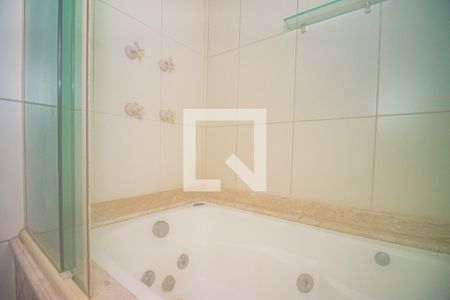 Casa à venda com 350m², 4 quartos e 4 vagasBanheiro da Suíte 4