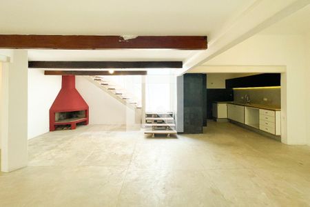 Sala/Cozinha/Lareira de casa de condomínio à venda com 2 quartos, 191m² em Cerqueira César, São Paulo