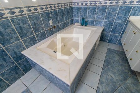 Casa à venda com 299m², 4 quartos e 3 vagas Casa à venda com 299m², 4 quartos e 3 vagasBanheiro da suíte 1