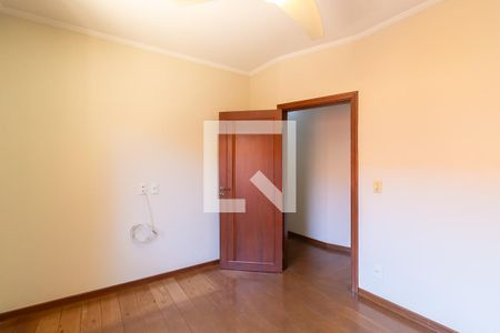 Casa à venda com 299m², 4 quartos e 3 vagas Casa à venda com 299m², 4 quartos e 3 vagasQuarto 4