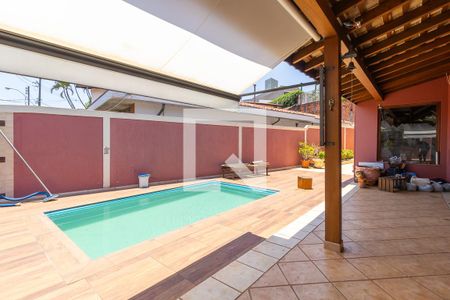 Casa à venda com 299m², 4 quartos e 3 vagas Casa à venda com 299m², 4 quartos e 3 vagasQuintal