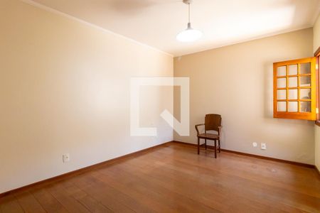 Casa à venda com 299m², 4 quartos e 3 vagas Casa à venda com 299m², 4 quartos e 3 vagasQuarto 3