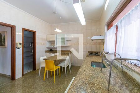 Casa à venda com 299m², 4 quartos e 3 vagas Casa à venda com 299m², 4 quartos e 3 vagasCozinha