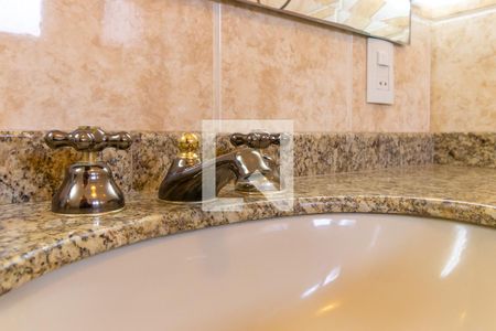 Casa à venda com 299m², 4 quartos e 3 vagas Casa à venda com 299m², 4 quartos e 3 vagasBanheiro da suíte 2