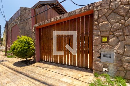 Casa à venda com 299m², 4 quartos e 3 vagas Casa à venda com 299m², 4 quartos e 3 vagasFachada