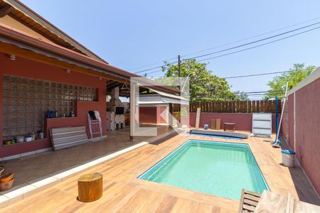 Casa à venda com 299m², 4 quartos e 3 vagas Casa à venda com 299m², 4 quartos e 3 vagasQuintal