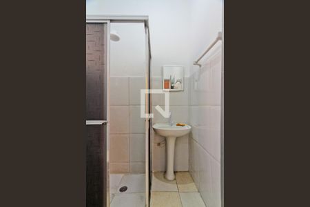 Banheiro de casa para alugar com 1 quarto, 35m² em Vila Boacava, São Paulo