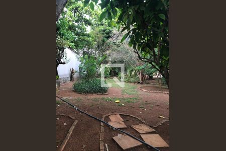 Casa à venda com 1440m², 4 quartos e 8 vagas Casa à venda com 1440m², 4 quartos e 8 vagasQuintal