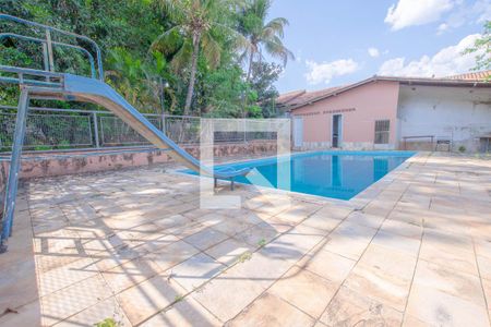Casa à venda com 1440m², 4 quartos e 8 vagas Casa à venda com 1440m², 4 quartos e 8 vagasÁrea comum - Piscina