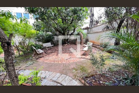 Casa à venda com 1440m², 4 quartos e 8 vagas Casa à venda com 1440m², 4 quartos e 8 vagasQuintal