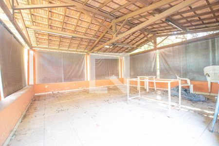 Casa à venda com 1440m², 4 quartos e 8 vagas Casa à venda com 1440m², 4 quartos e 8 vagasSalao