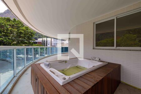 Varanda de apartamento à venda com 2 quartos, 119m² em Barra da Tijuca, Rio de Janeiro