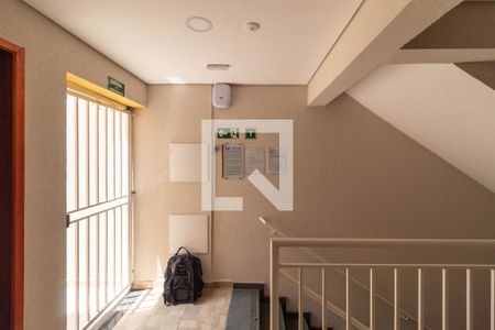 Apartamento para alugar com 34m², 2 quartos e sem vaga Apartamento para alugar com 34m², 2 quartos e sem vagaEscada