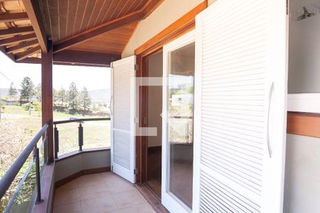 Casa de condomínio à venda com 340m², 4 quartos e 2 vagas Casa de condomínio à venda com 340m², 4 quartos e 2 vagasVaranda suite 2
