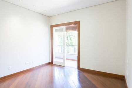 Casa de condomínio à venda com 340m², 4 quartos e 2 vagas Casa de condomínio à venda com 340m², 4 quartos e 2 vagassuite 2