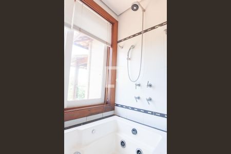 Casa de condomínio à venda com 340m², 4 quartos e 2 vagas Casa de condomínio à venda com 340m², 4 quartos e 2 vagasBanheiro suite 2