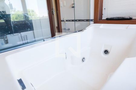 Casa de condomínio à venda com 340m², 4 quartos e 2 vagas Casa de condomínio à venda com 340m², 4 quartos e 2 vagasBanheiro suite 2
