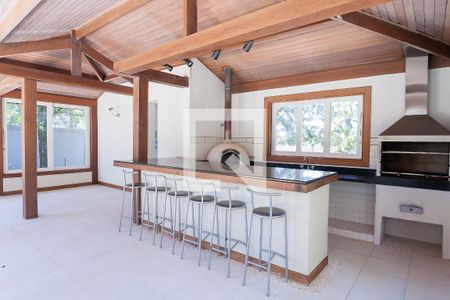 Casa de condomínio à venda com 340m², 4 quartos e 2 vagas Casa de condomínio à venda com 340m², 4 quartos e 2 vagasChurrasqueira