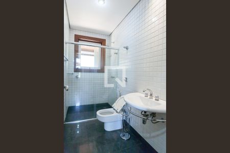 Casa de condomínio à venda com 340m², 4 quartos e 2 vagas Casa de condomínio à venda com 340m², 4 quartos e 2 vagasBanheiro Social