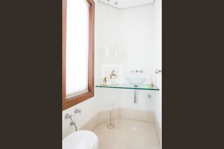 Casa de condomínio à venda com 340m², 4 quartos e 2 vagas Casa de condomínio à venda com 340m², 4 quartos e 2 vagasLavabo