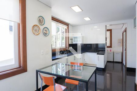 Casa de condomínio à venda com 340m², 4 quartos e 2 vagas Casa de condomínio à venda com 340m², 4 quartos e 2 vagasCozinha