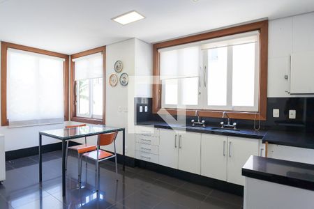 Casa de condomínio à venda com 340m², 4 quartos e 2 vagas Casa de condomínio à venda com 340m², 4 quartos e 2 vagasCozinha