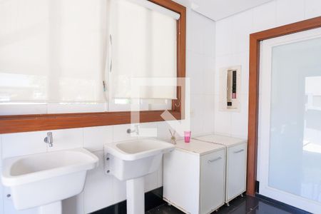 Casa de condomínio à venda com 340m², 4 quartos e 2 vagas Casa de condomínio à venda com 340m², 4 quartos e 2 vagasÁrea de Serviço