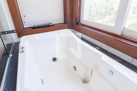 Casa de condomínio à venda com 340m², 4 quartos e 2 vagas Casa de condomínio à venda com 340m², 4 quartos e 2 vagasBanheiro suite 2