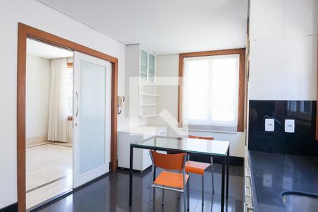 Casa de condomínio à venda com 340m², 4 quartos e 2 vagas Casa de condomínio à venda com 340m², 4 quartos e 2 vagasCozinha