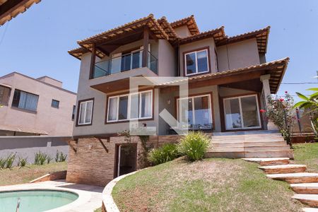 Casa de condomínio à venda com 340m², 4 quartos e 2 vagas Casa de condomínio à venda com 340m², 4 quartos e 2 vagasfachada internas
