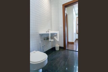 Casa de condomínio à venda com 340m², 4 quartos e 2 vagas Casa de condomínio à venda com 340m², 4 quartos e 2 vagasBanheiro Social
