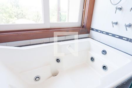 Casa de condomínio à venda com 340m², 4 quartos e 2 vagas Casa de condomínio à venda com 340m², 4 quartos e 2 vagasBanheiro suite 2