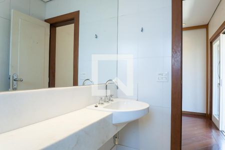 Casa de condomínio à venda com 340m², 4 quartos e 2 vagas Casa de condomínio à venda com 340m², 4 quartos e 2 vagasbanheiro suite 1