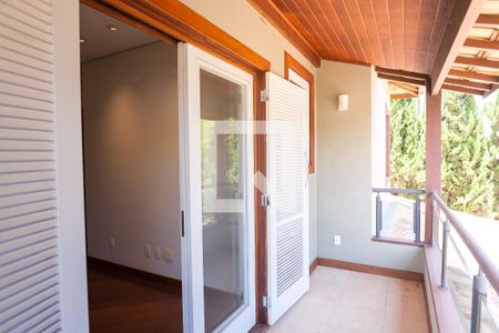 Casa de condomínio à venda com 340m², 4 quartos e 2 vagas Casa de condomínio à venda com 340m², 4 quartos e 2 vagasVaranda suite 2