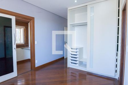 Casa de condomínio à venda com 340m², 4 quartos e 2 vagas Casa de condomínio à venda com 340m², 4 quartos e 2 vagassuite 3