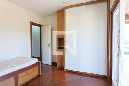 Casa de condomínio à venda com 340m², 4 quartos e 2 vagas Casa de condomínio à venda com 340m², 4 quartos e 2 vagassuite 1