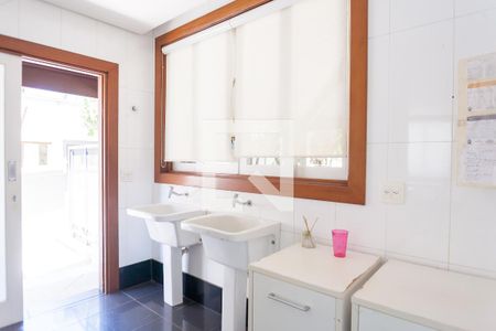 Casa de condomínio à venda com 340m², 4 quartos e 2 vagas Casa de condomínio à venda com 340m², 4 quartos e 2 vagasÁrea de Serviço