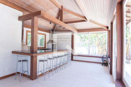 Casa de condomínio à venda com 340m², 4 quartos e 2 vagas Casa de condomínio à venda com 340m², 4 quartos e 2 vagasChurrasqueira