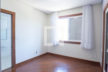 Casa de condomínio à venda com 340m², 4 quartos e 2 vagas Casa de condomínio à venda com 340m², 4 quartos e 2 vagassuite 3